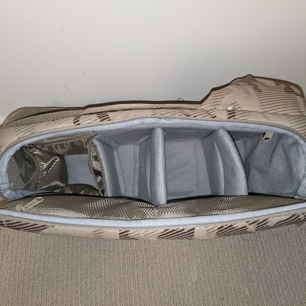 Incase DSLR Sling Pack - Picture 4 of 4